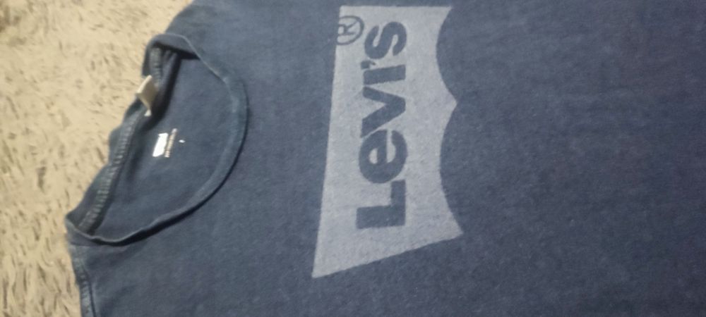 Продам класну чоловічу футболку Levis, розмір S.