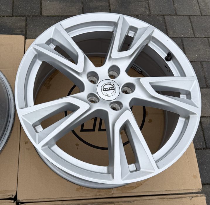 Oryginalne Felgi Volvo 5x108 S60 S90 V60 S80 XC40 XC60 7.5Jx18 ET50