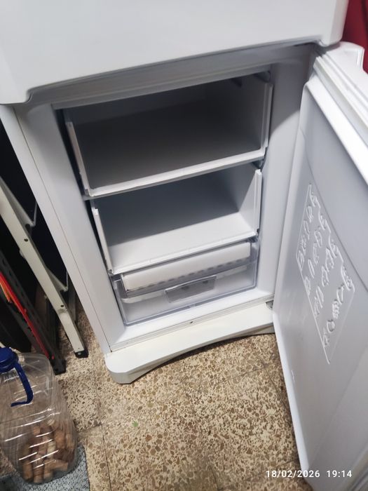 Frigorífico Indesit A+ peças