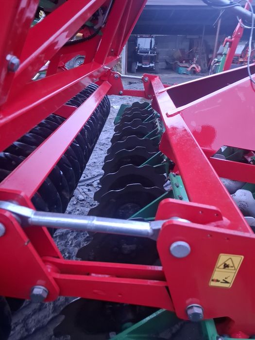 Siewnik agregat uprawowo siewny talerzowy agro masz SN 300