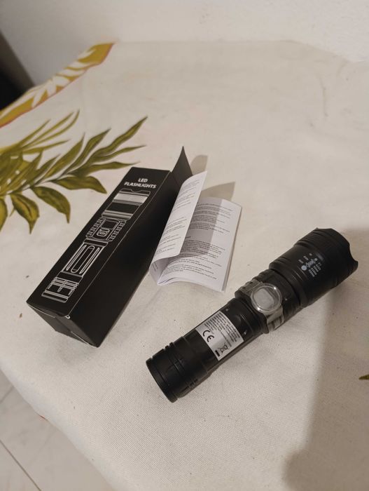 Flashlight de Forte Luminosidade NOVA Recebida a 5/11