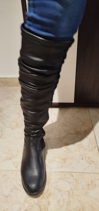 Bota cano alto   .