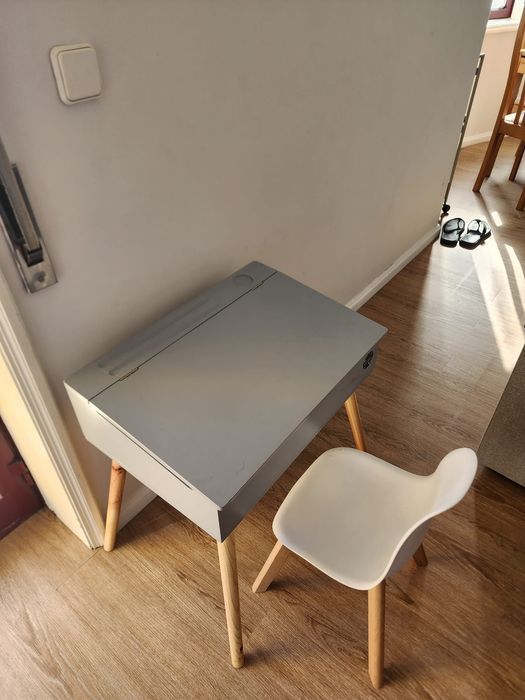 Mesa e Cadeira de criança