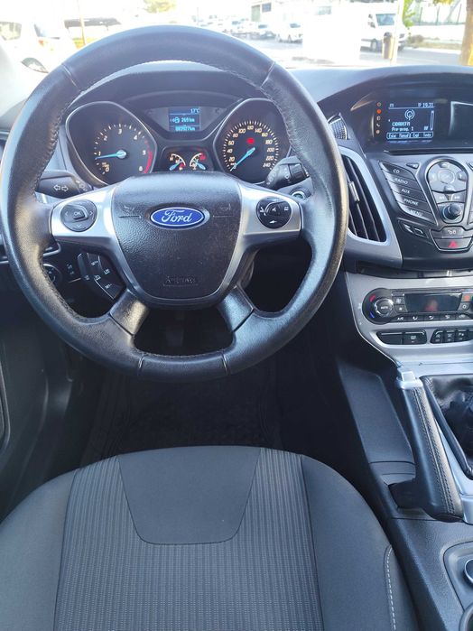 Ford Focus 1.6 TDCi Titanium | Apenas 84.000 km (Livro Ford) | Estaciona Sozinho (Park Assist)