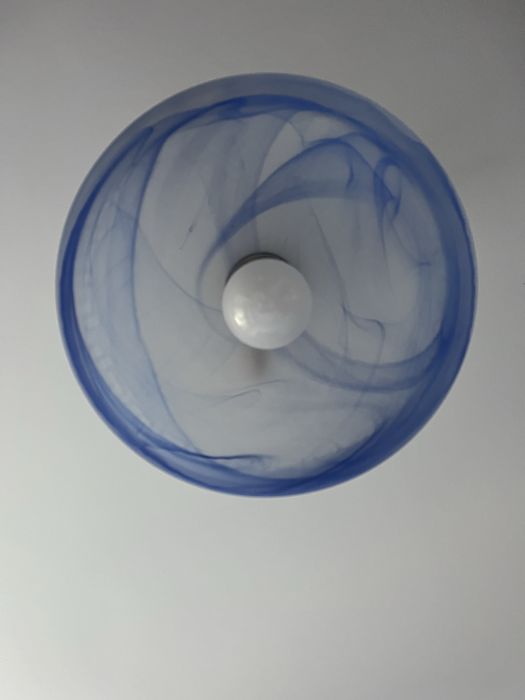 Lampa sufitowa niebieska