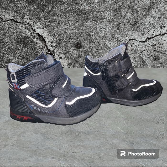 Продам осенние ботиночки для мальчика