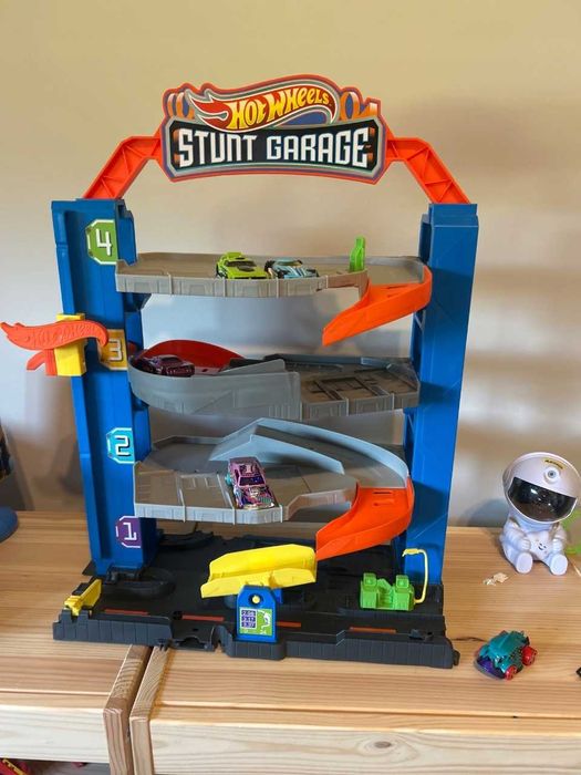 Hot Wheels Garaż Kaskaderski City GNL70 Parking z Windą + Autko