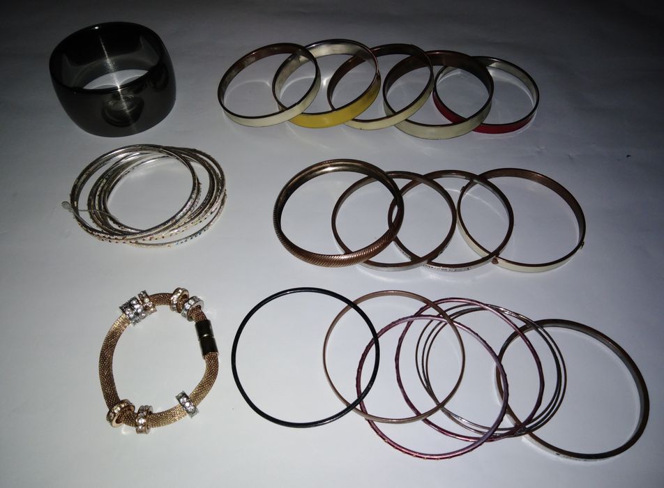 SALDOS - Bijuterias diversas.