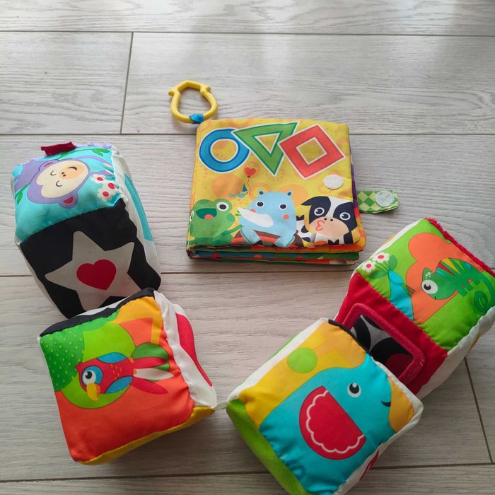 Kostka edukacyjna fisher price oraz książeczka szeleszczaca