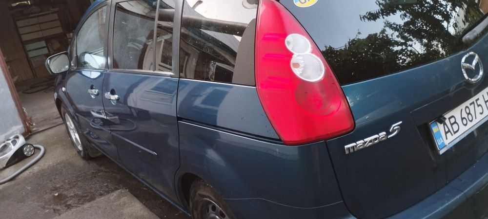 Автомобіль Mazda 5, 2006 року