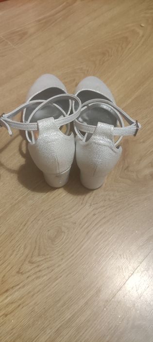 Buty rozmiar 36, obcas na słupku 6cm