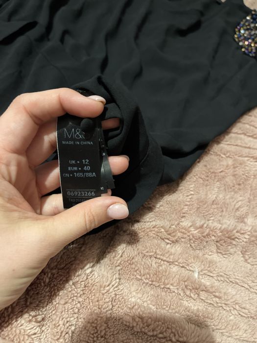 Czarna bluzka z ozdobami bling bling 40