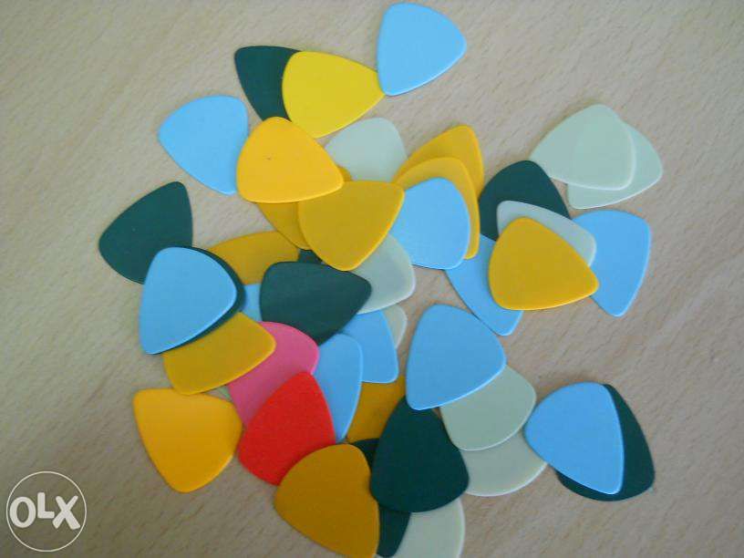 12 Palhetas de Guitarra. LER o anuncio