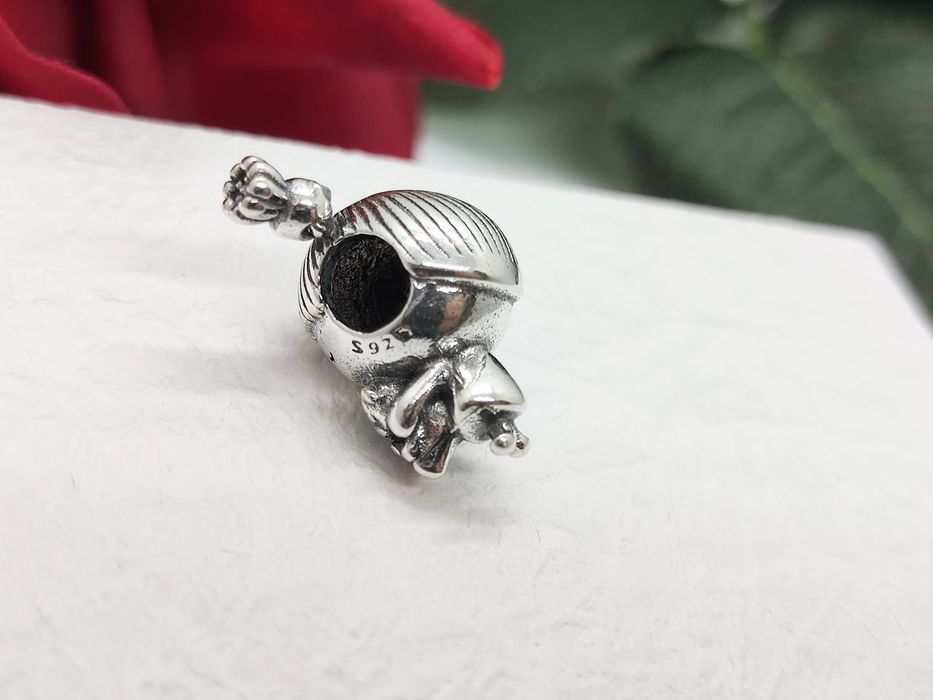 Charm's srebrny dziewczynka z ruchomymi warkoczykami S925