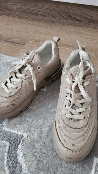 Продам кросівки по вигідній ціні