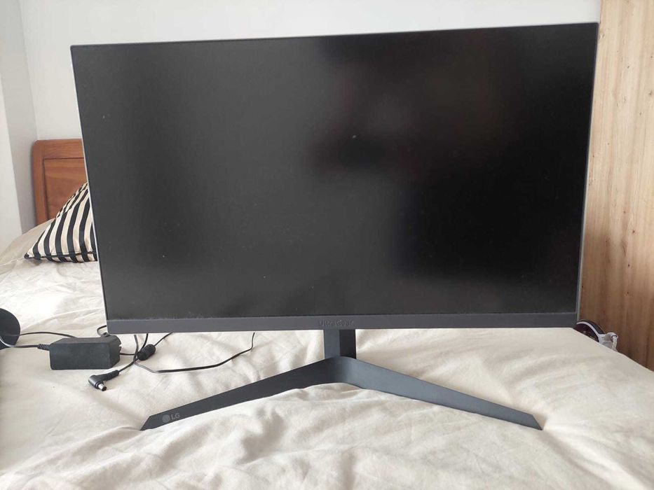 Monitor Lg Ultragear 180hz 24' FHD IPS ( Suporte adicional por 10 euros )