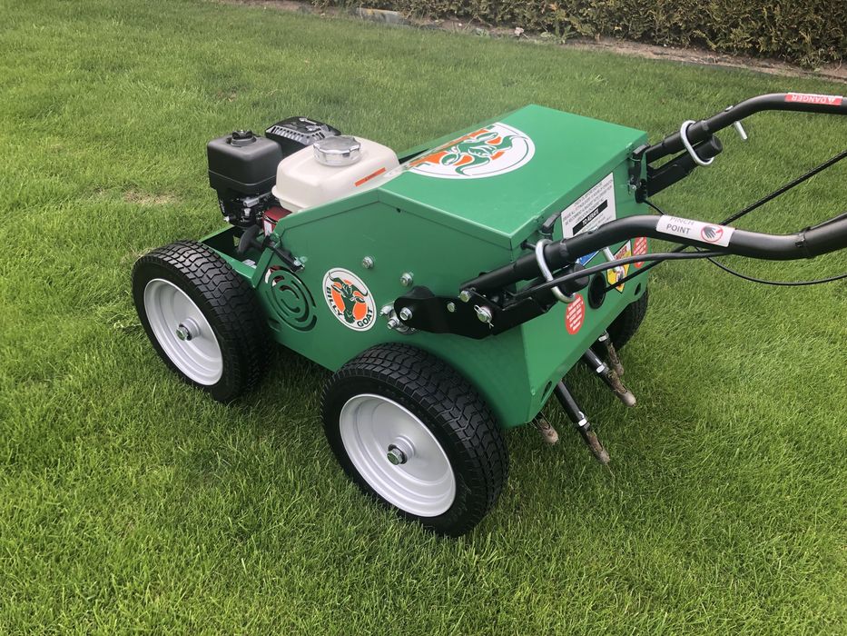 Aeracja, piaskowanie pielęgnacja trawników, boisk piłkarskich,