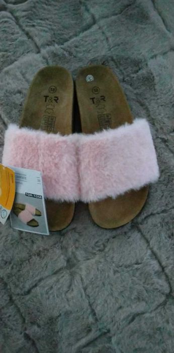 Nowe klapki z futerkiem r.38
