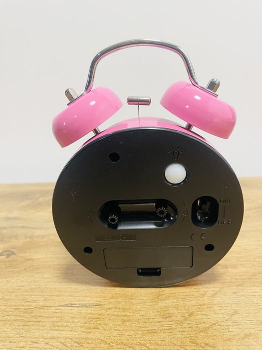 Duży tradycyjny budzik zegar z podświetleniem głośny