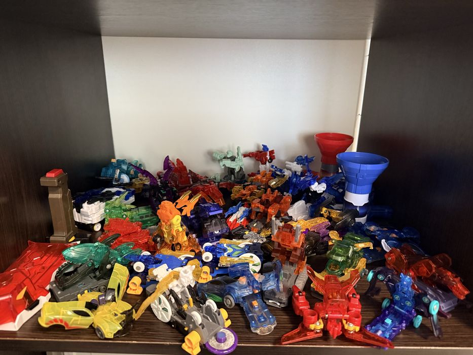 колекцією трансформерів Screechers Wild! (Дикі Скрічери).