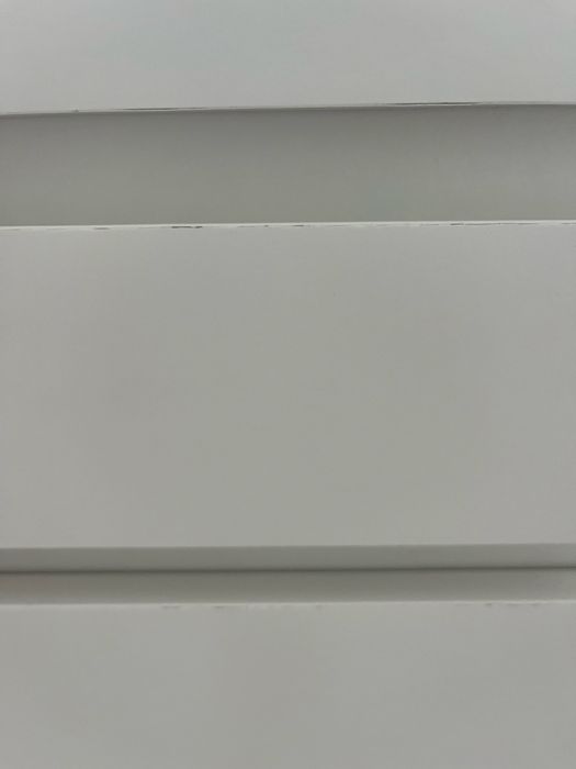 Cómoda Ikea com espelho e 6 gavetas