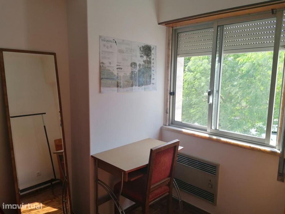 Quarto - localizado em Benfica Lisbon