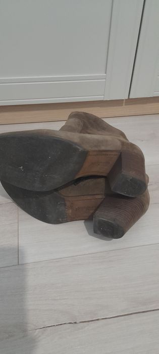 Świetne buty/botki, skóra zamszowe, rozm. 39