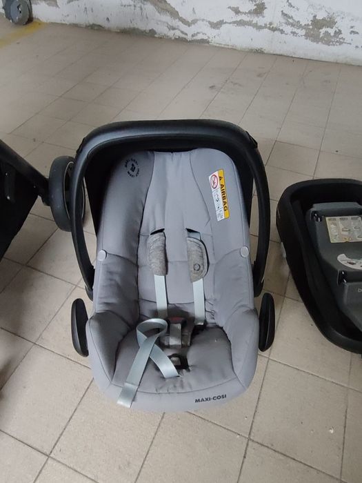 Maxi Cosi Zelia + Maxi Cosi Rock Nomad + Base Family Fix