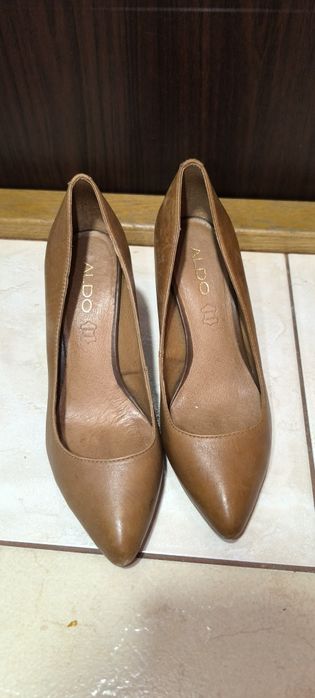 Szpilki czółenka Aldo r. 37 skórzane brązowe z nitami