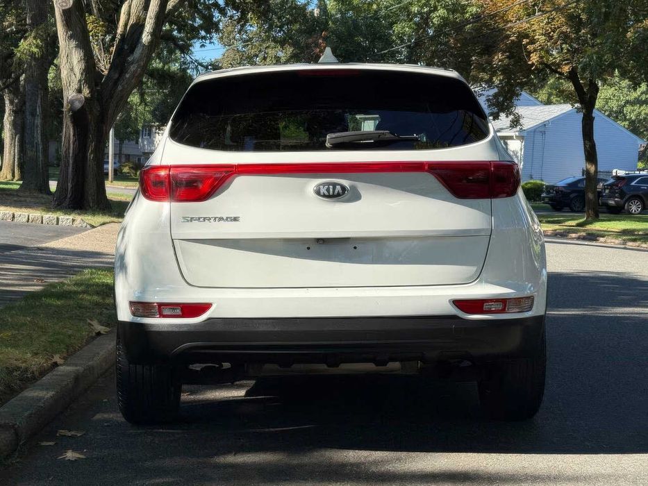 Kia Sportage LX      2018