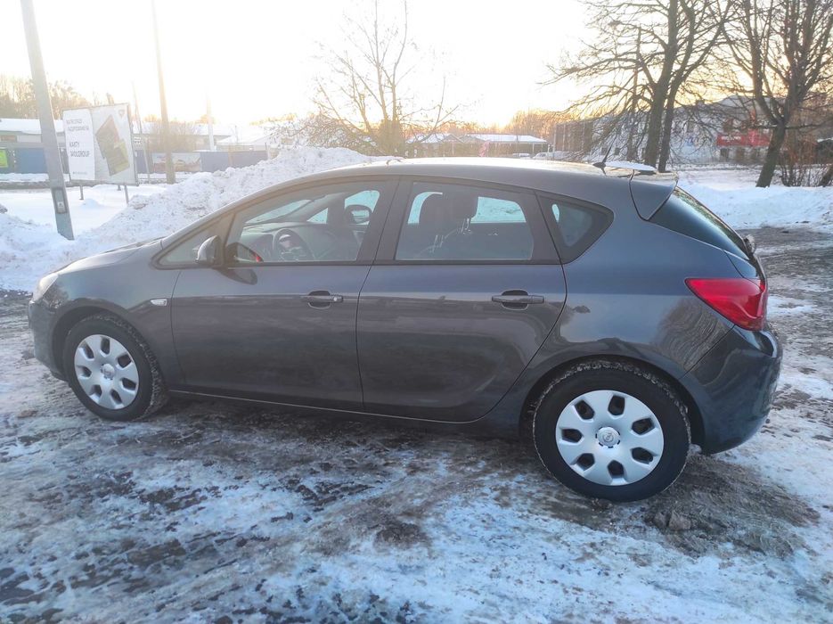 Opel Astra J 1,4 benz,import Niemcy,bardzo ładny,hatchback,2010 rok