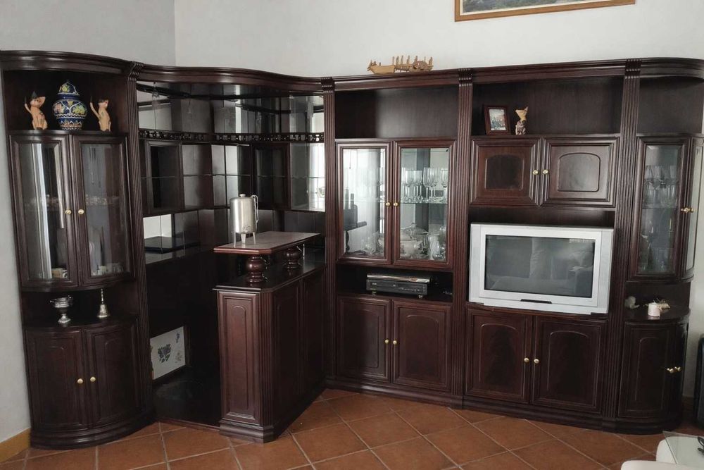 Bar de sala em madeira