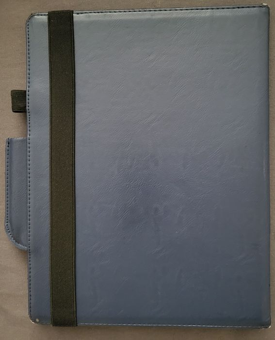 reMarkable 2 z dwoma rysikami oraz etui.