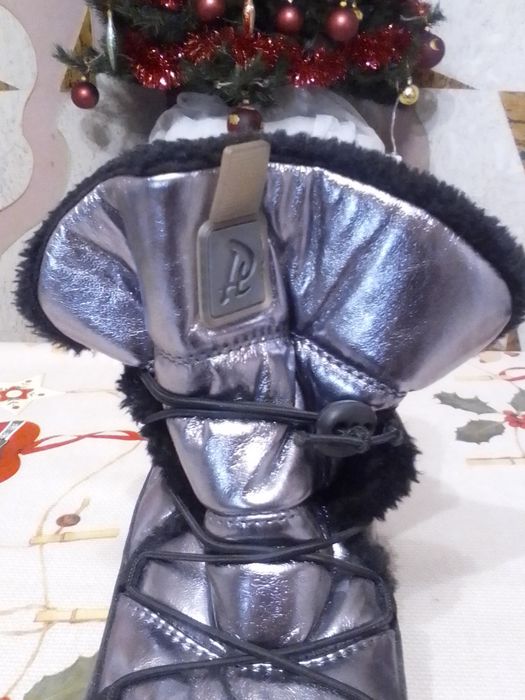 Дутики сріблясті, 39 розмір, нові, на овчині 25см  устілка