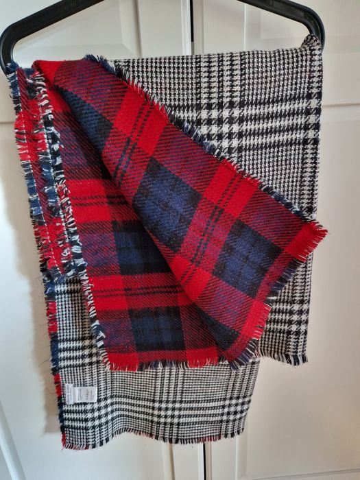 Dwustronny szalik Marie Lund szal w pepitke czarno-bialy