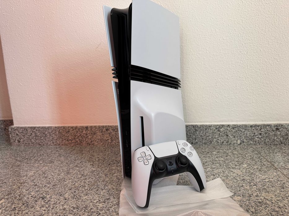 Playstation 5 Pro + Disc Drive/Vertical Stand + Black Plates