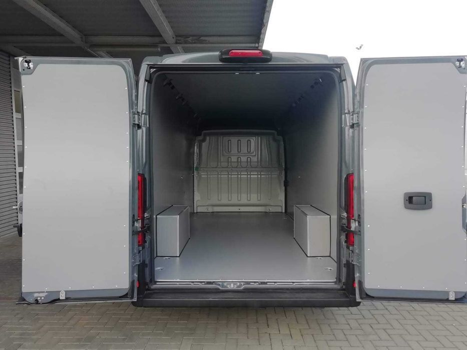 Zabudowa przestrzeni ładunkowej w samochodach Citroen Jumper L4H2