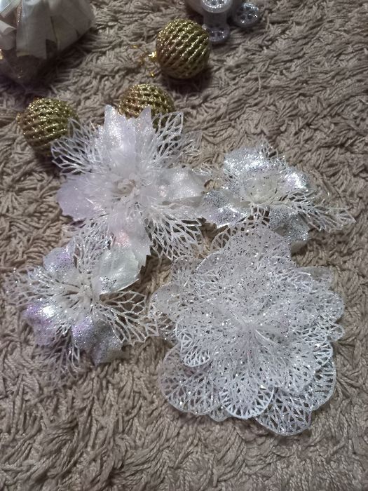 Квіти-прикраси на ялинку