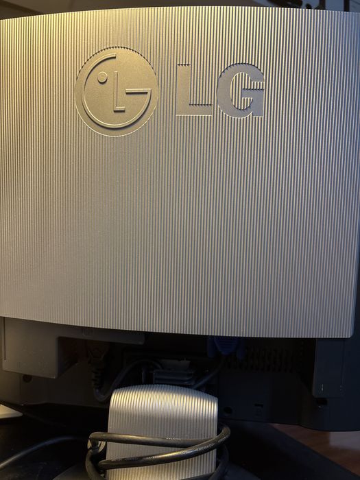 Monitor LG Flatron L1730S em bom estado
