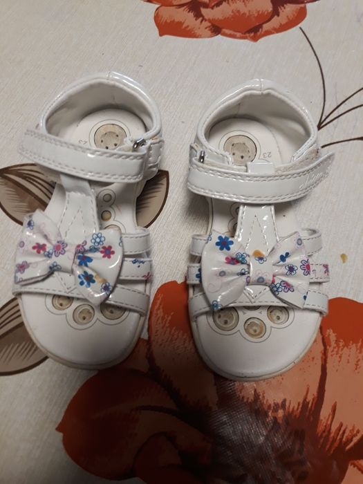 Sandálias de menina