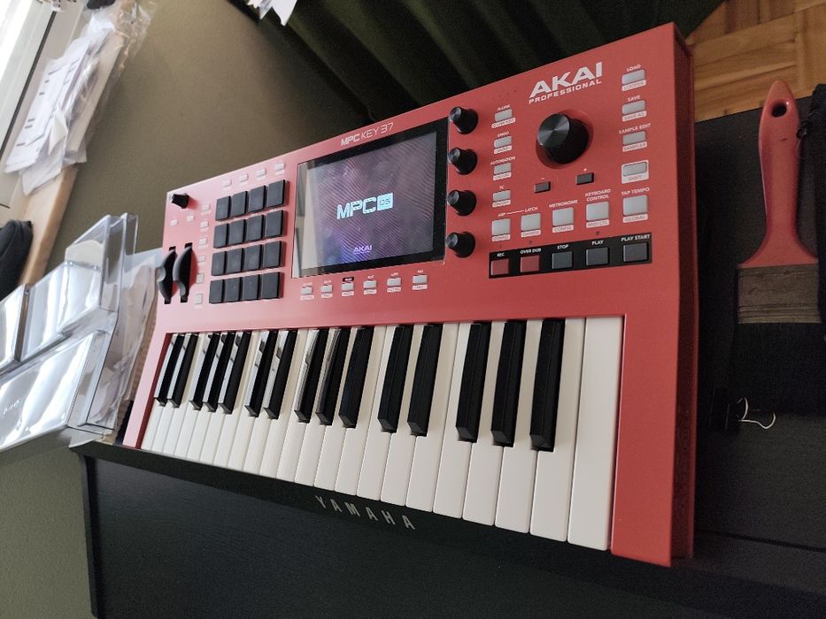 Akai MPC Key 37 - C/ extras