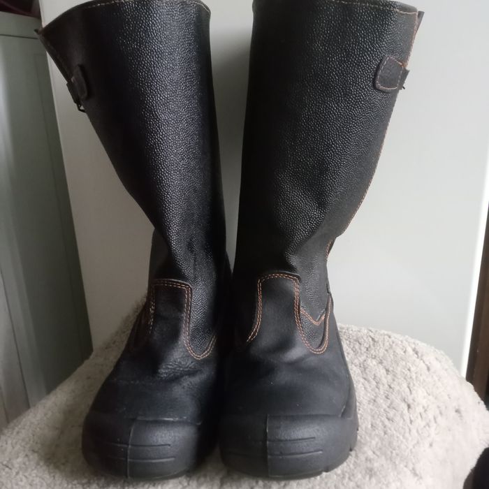 Продам рабочие сапоги.