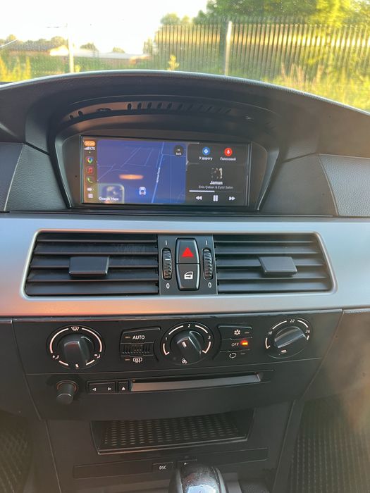 BMW E60 520I. CarPlay