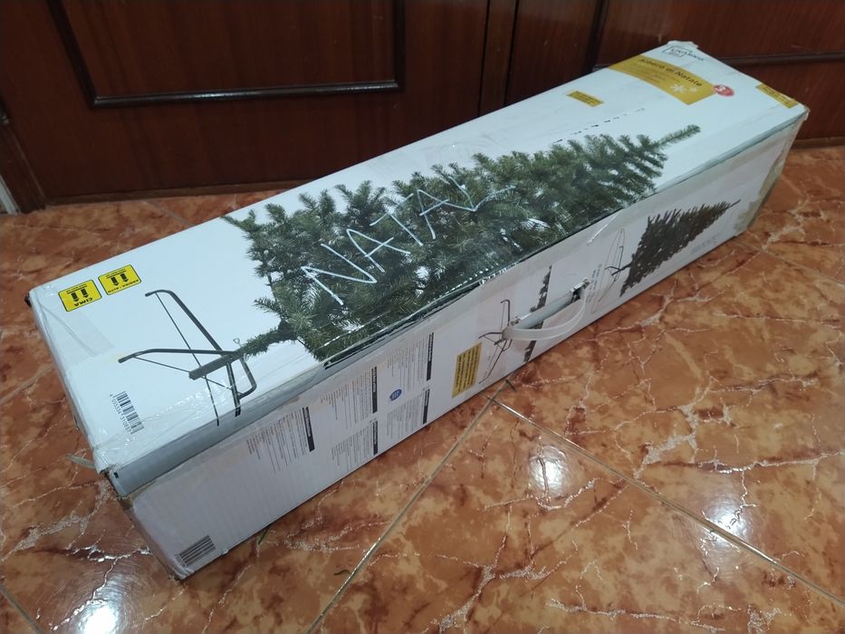 Árvore de Natal verde casa quarto apartamento vivenda escritório gabinete carro cozinha.