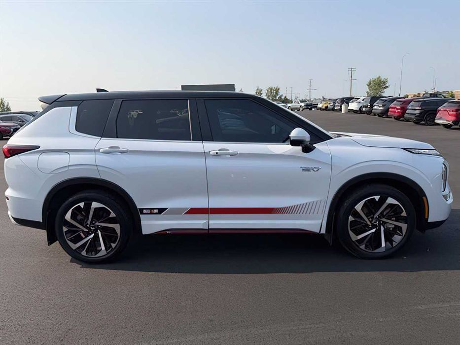 Mitsubishi Outlander PHEV SEL      2023