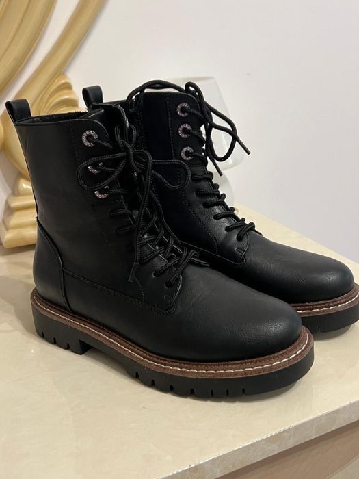 Нові ботинки 38 р