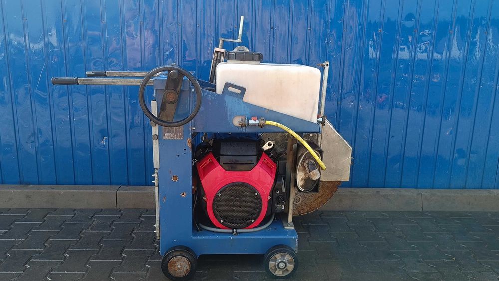 Piła przecinarka do asfaltu LISSMAC FS 20/1 B Tarcza 600 mm / Honda