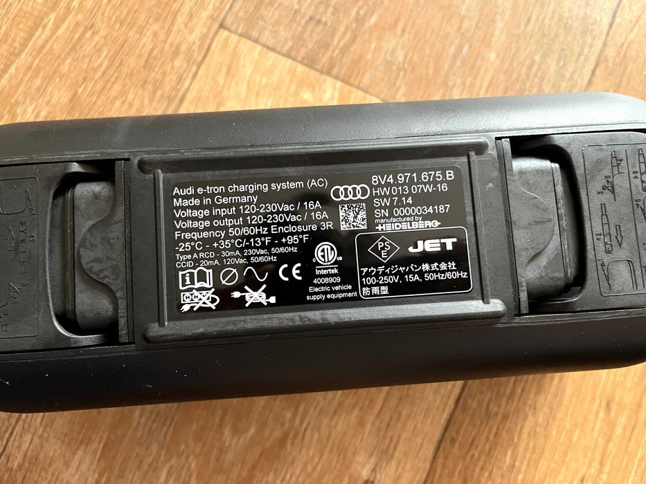 Зарядний пристрій Audi e-tron