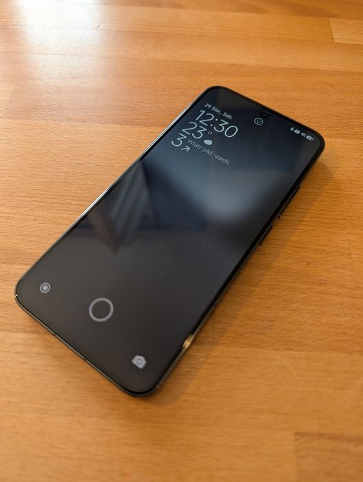 Xiaomi 13 8/256 GB  BARDZO DOBRY + etui