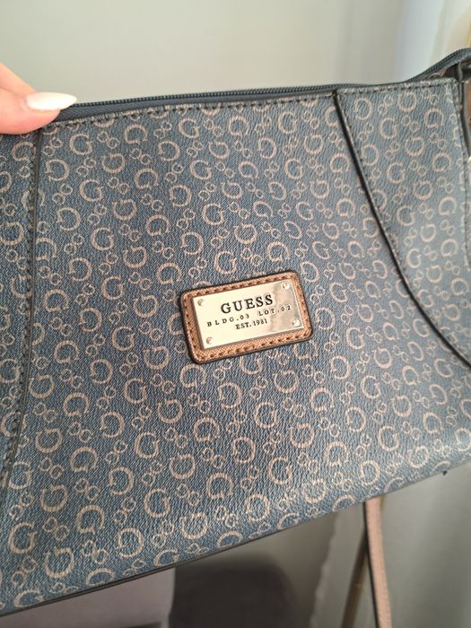 Torebka Guess listonoszka damska, mała torebeczka markowa na ramię